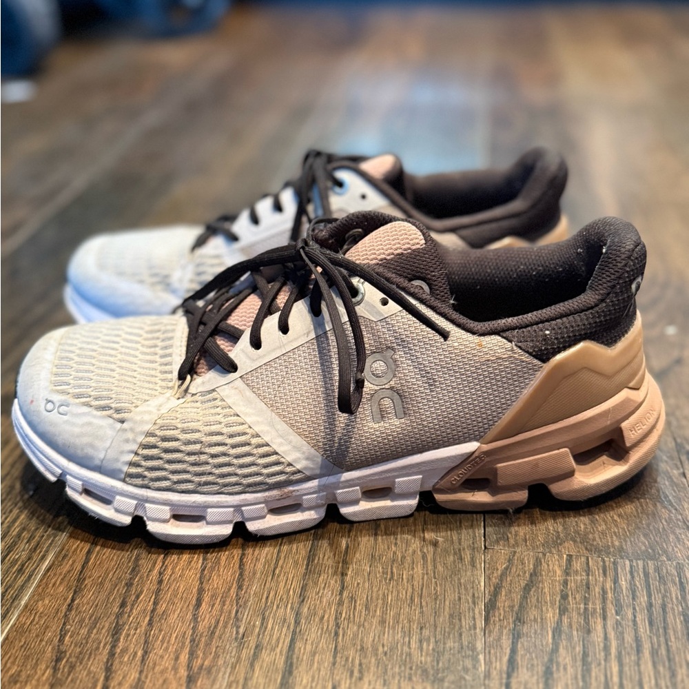 Women's OnClouds Running Shoes